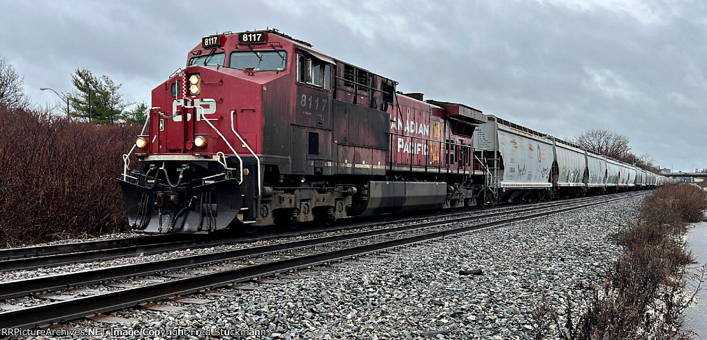 CP 8117 leads G135-02 east.